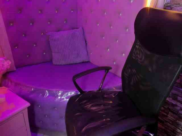 VeronicaCream webcam