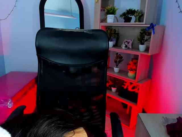VeronicaCream webcam