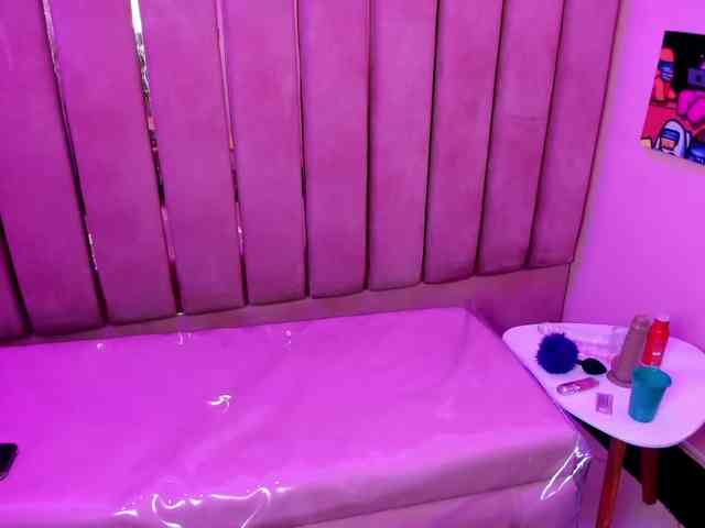 VeronicaCream webcam