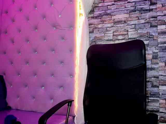 VeronicaCream webcam