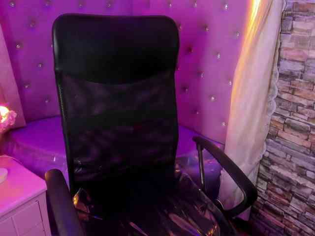 VeronicaCream webcam