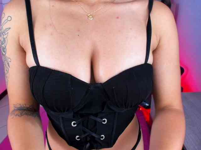 VeronicaCream webcam