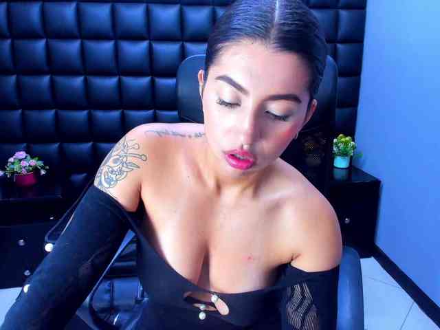 VeronicaCream webcam