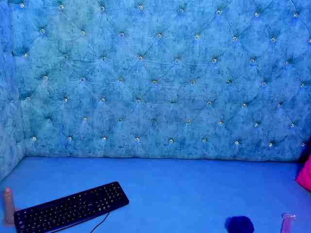 VeronicaCream webcam