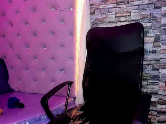 VeronicaCream webcam