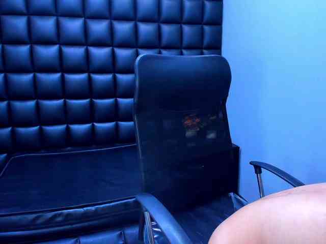 VeronicaCream webcam