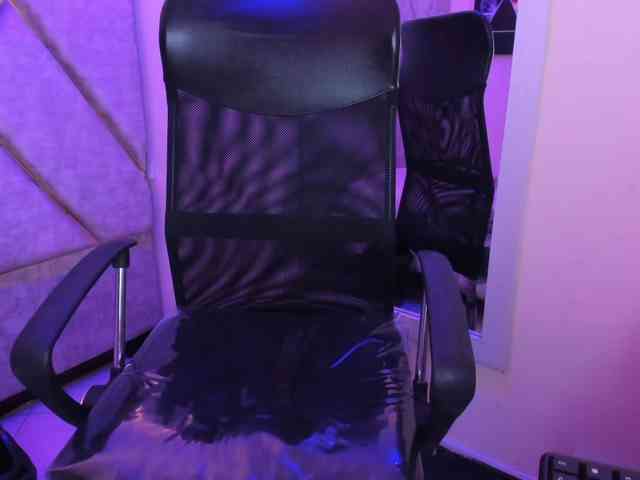VeronicaCream webcam