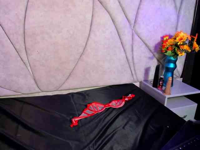 VeronicaCream webcam