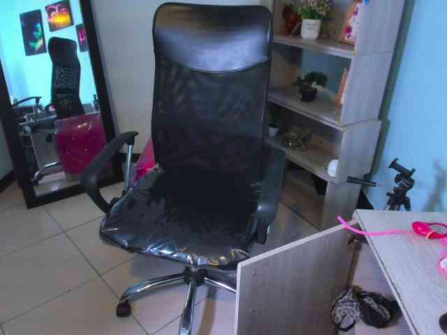 VeronicaCream webcam