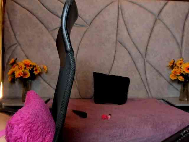 VeronicaCream webcam