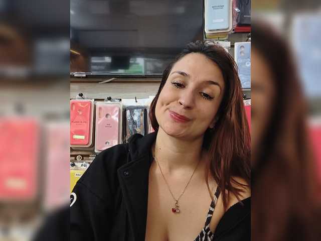 le modèle RousseHills est en webcam porno dans un show sur le site bongacams, il possède les tags suivants: Latino/Hispanic,Redhead,Shaved