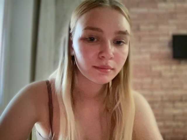 HerminiaLanting live cam on UnifiedCams
