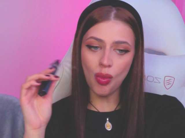 Lizattt's BongaCams show and profile