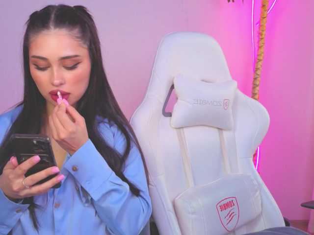 Lizattt's BongaCams show and profile