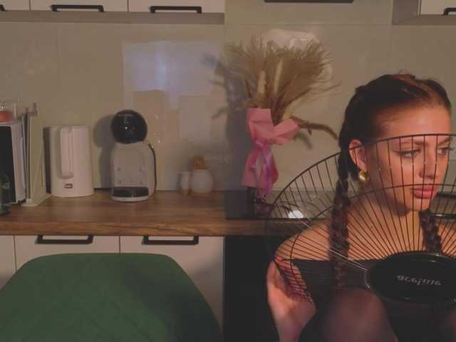 Lizarttt live webcam show