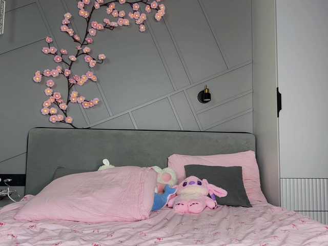  MiraJuicyJune chat room