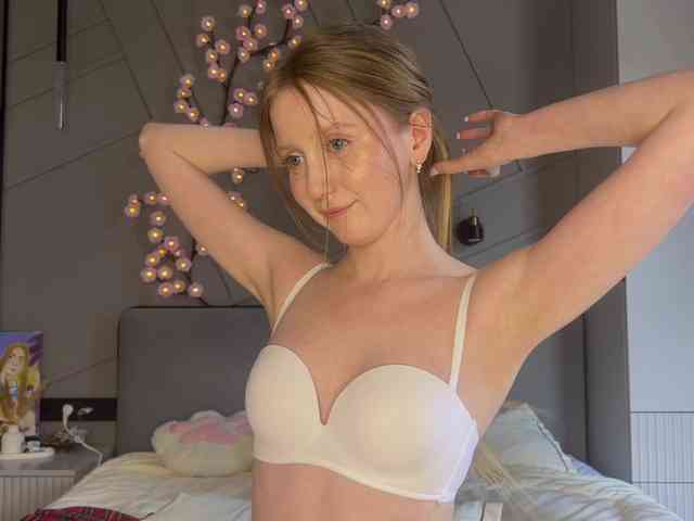MiraJuicyJune webcam