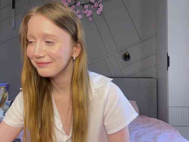 MiraJuicyJune MiraJuicyJune