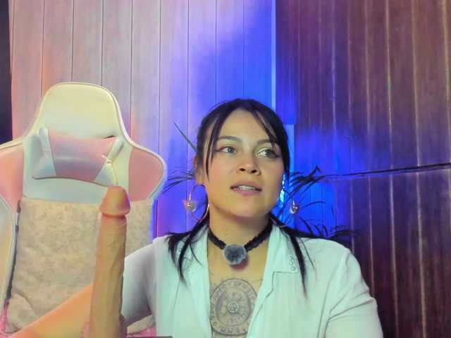 Adelaindiamond live cam on BongaCams
