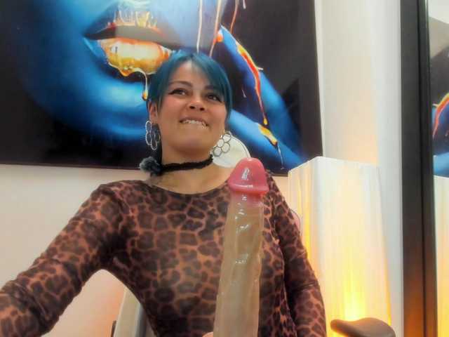 Adelaindiamond live cam on BongaCams