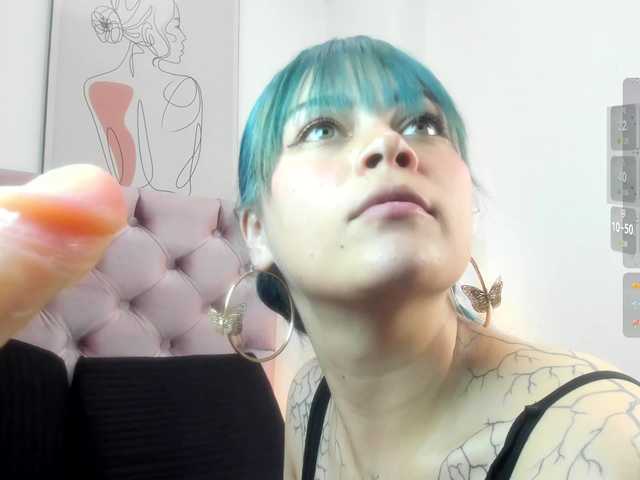 Adelaindiamond live cam on BongaCams
