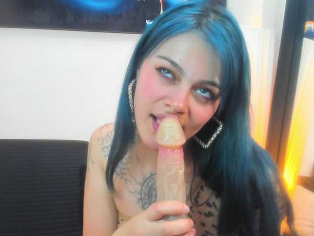 Adelaindiamond live cam on BongaCams