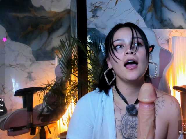 Adelaindiamond live cam on BongaCams