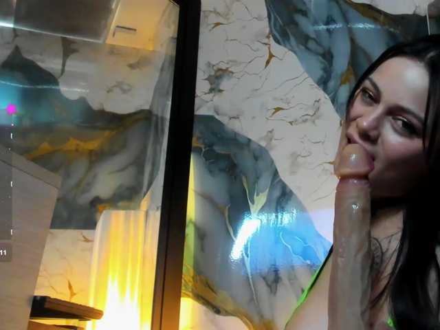 Adelaindiamond, en directo ahora en BongaCams