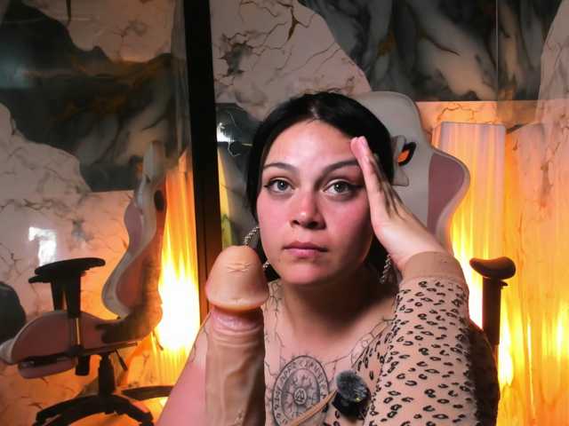 Adelaindiamond live cam on BongaCams