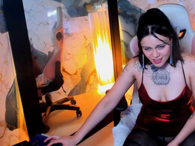 Adelaindiamond live cam on BongaCams
