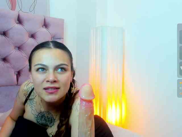Adelaindiamond webcam
