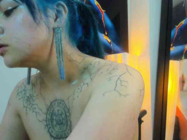 Adelaindiamond webcam