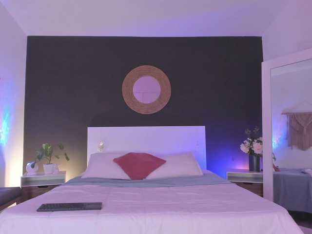 VioletPaket live webcam show