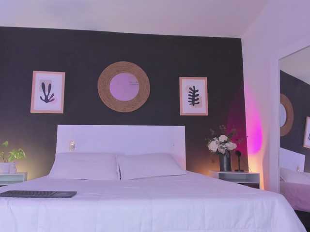 VioletPaket live cam on UnifiedCams