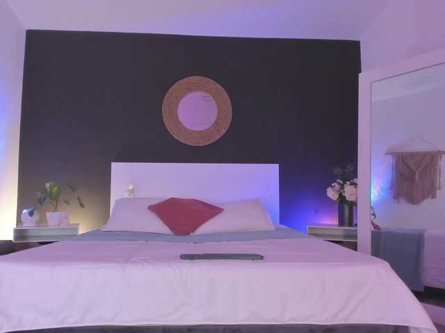 VioletPaket live webcam show