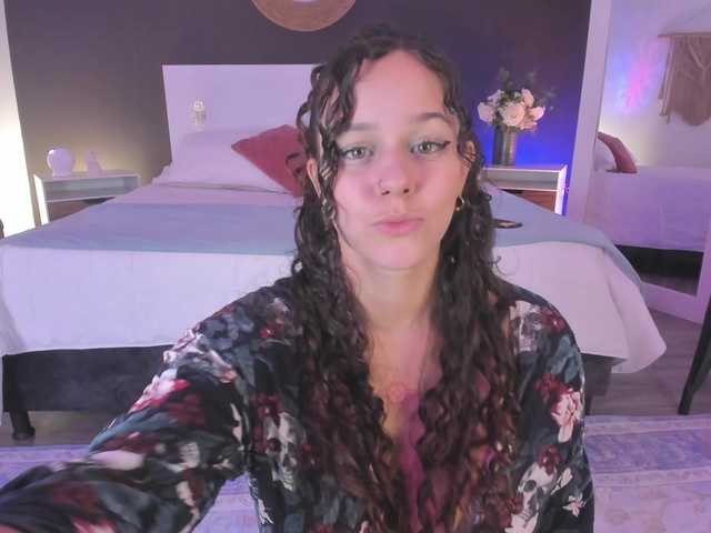 VioletPaket live webcam show