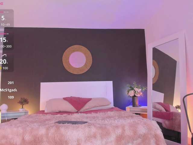 VioletPaket — live female cam