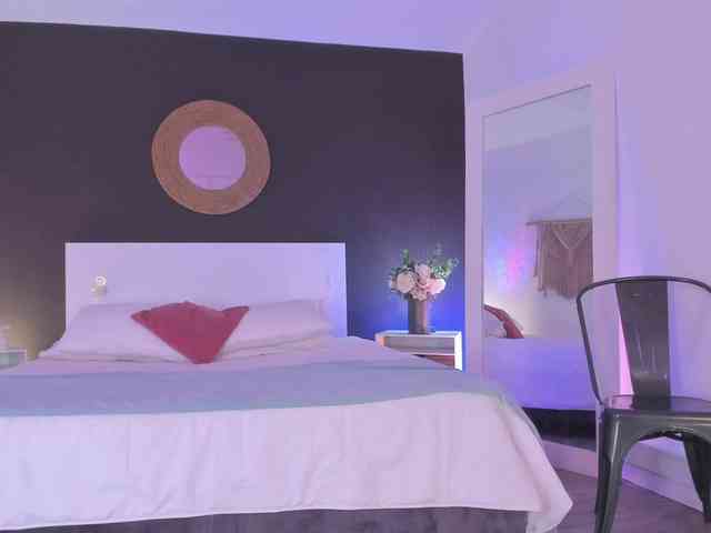 VioletPaket webcam