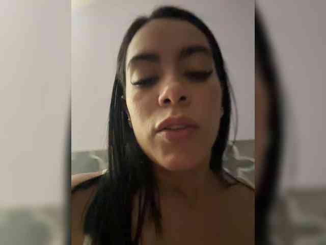 ThaliiaDuran webcam