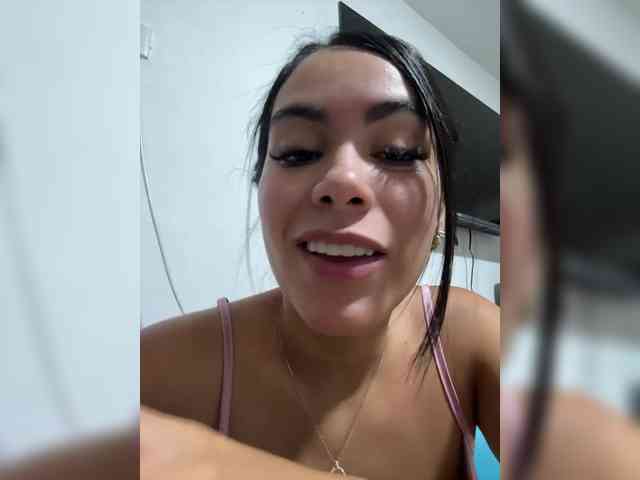 ThaliiaDuran webcam