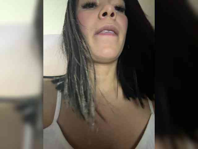 ThaliiaDuran webcam