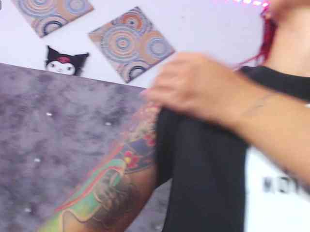 skinnyy-andtightt webcam