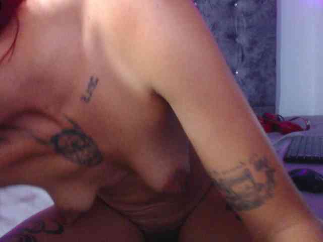 skinnyy-andtightt webcam