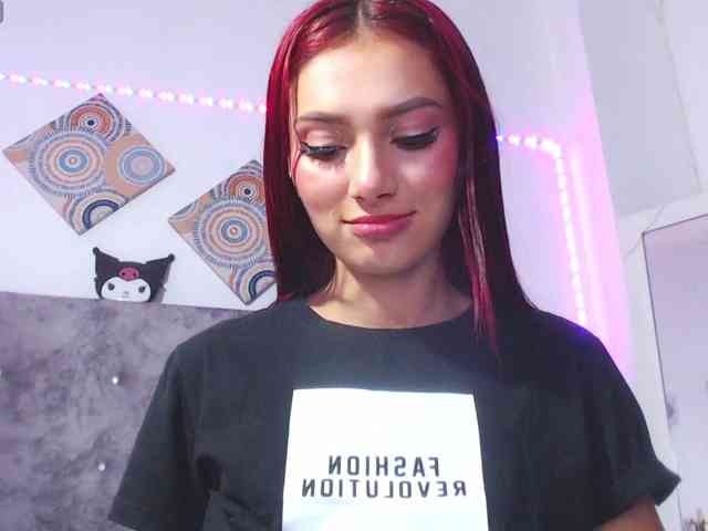 skinnyy-andtightt webcam