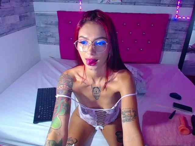 skinnyy-andtightt webcam