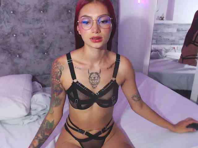 skinnyy-andtightt webcam