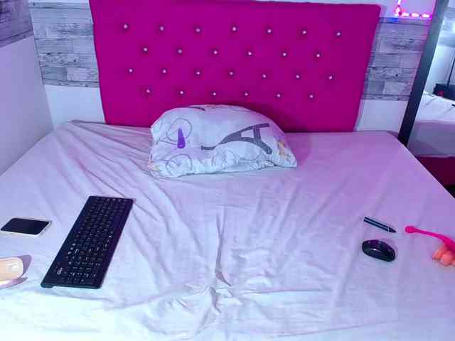 skinnyy-andtightt webcam