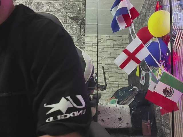 Rich-couple-69 live cam on BongaCams