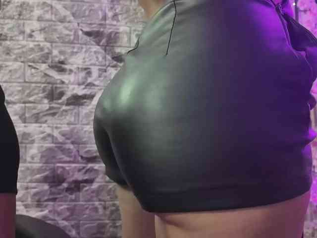 Hot-Couple-69 webcam