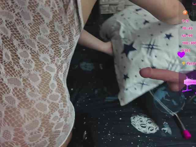 Rich-couple-69 webcam